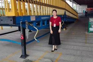 移動(dòng)式液壓登車(chē)橋