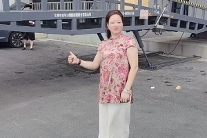 移動(dòng)式液壓登車(chē)橋